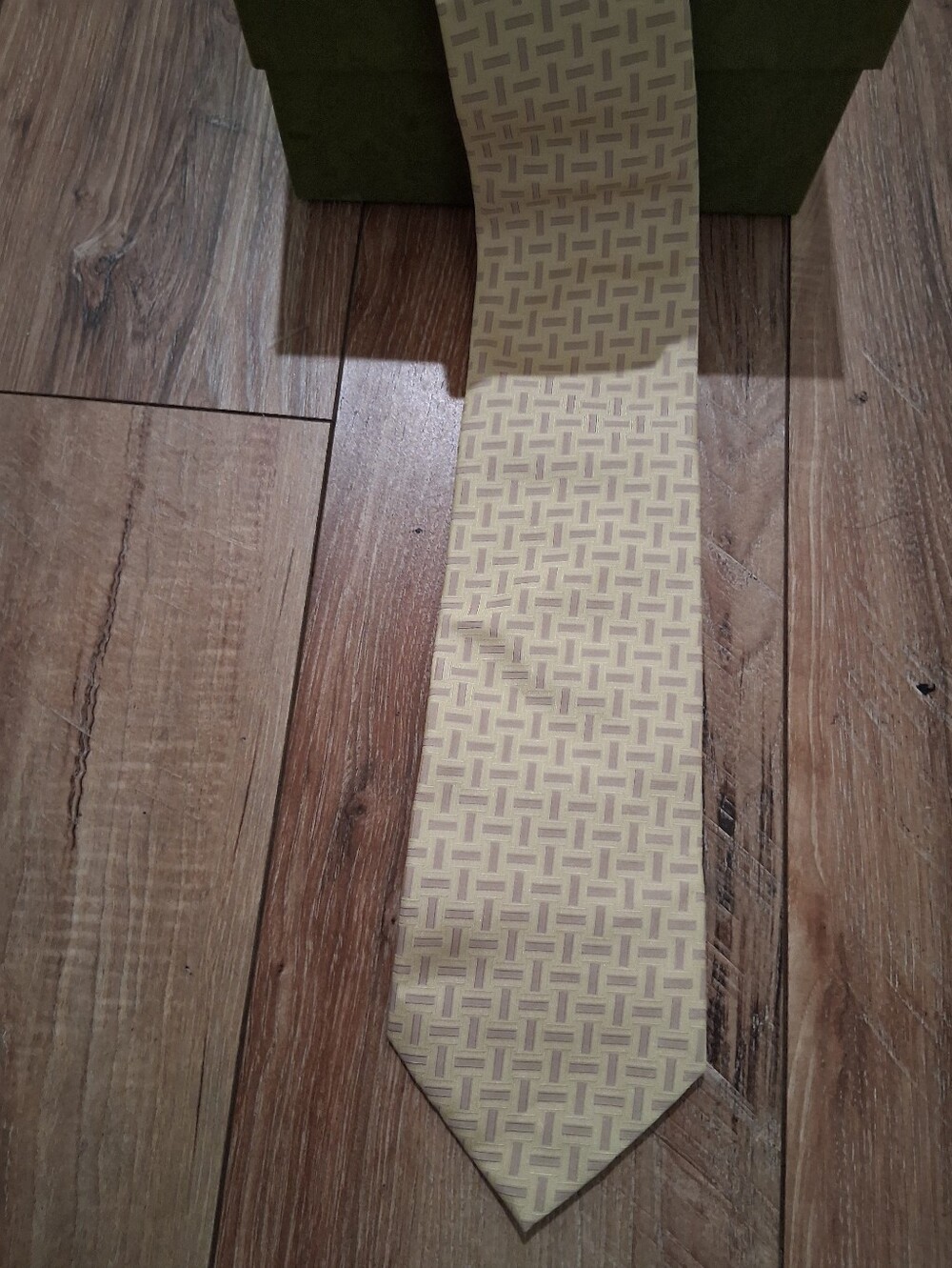 Gucci Beige Geometric Silk Tie - Picture 7 of 8